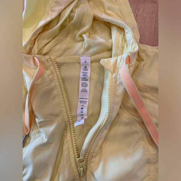 Women Lululemon jacket - Picture 2 of 3